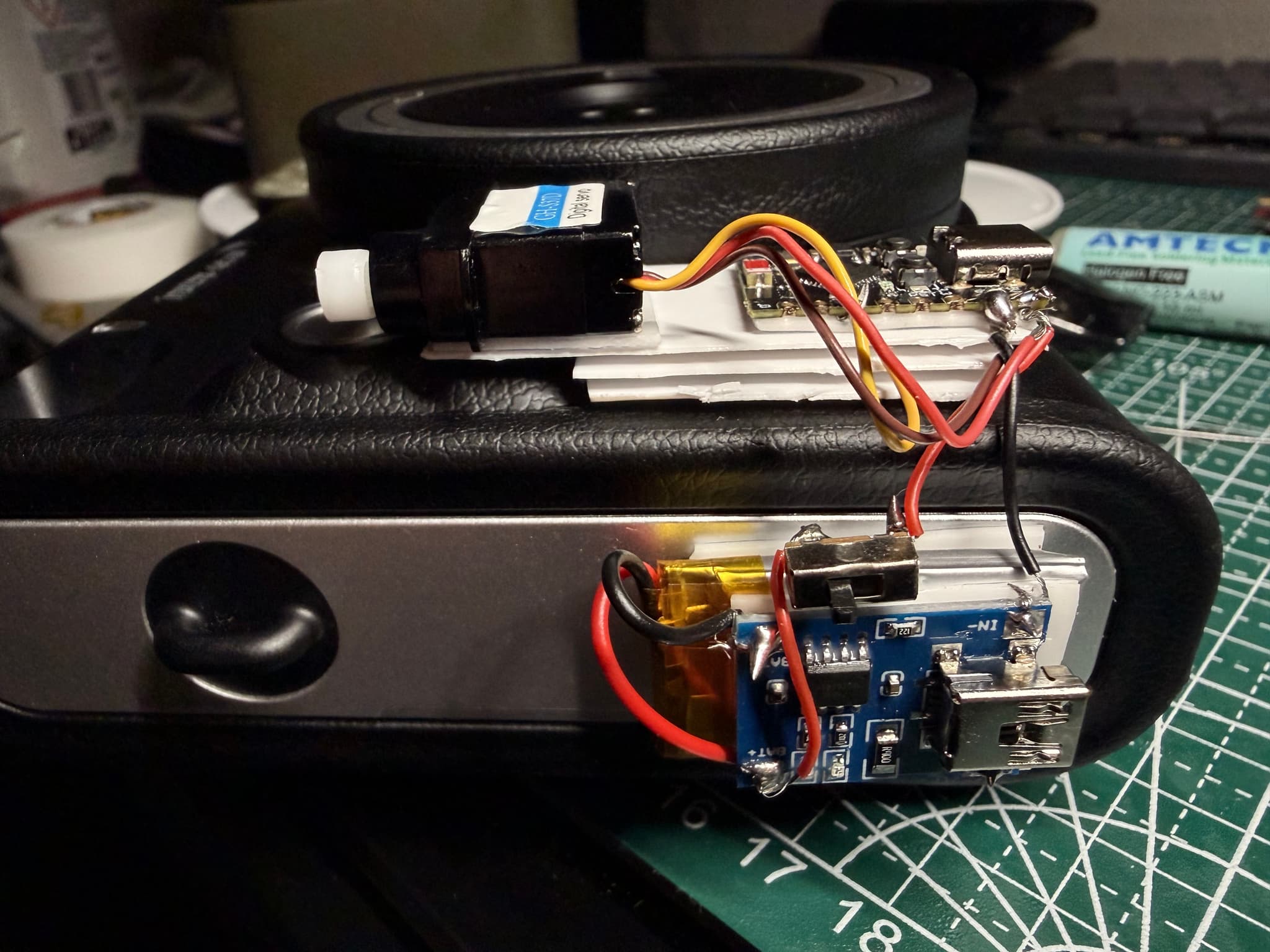 The receiver attached to the camera - a complete mess